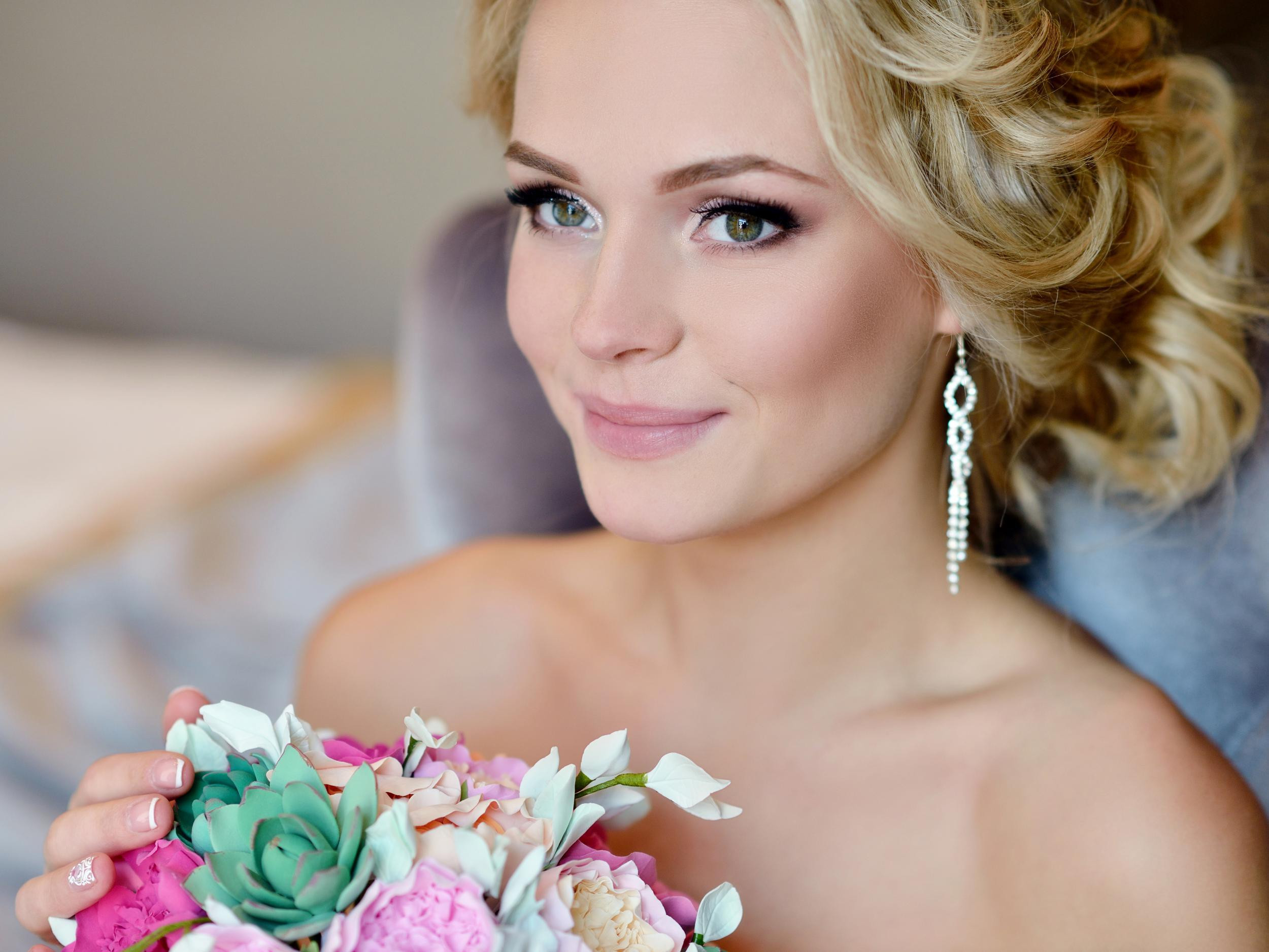 Wedding Makeup Products
 13 best bridal makeup products