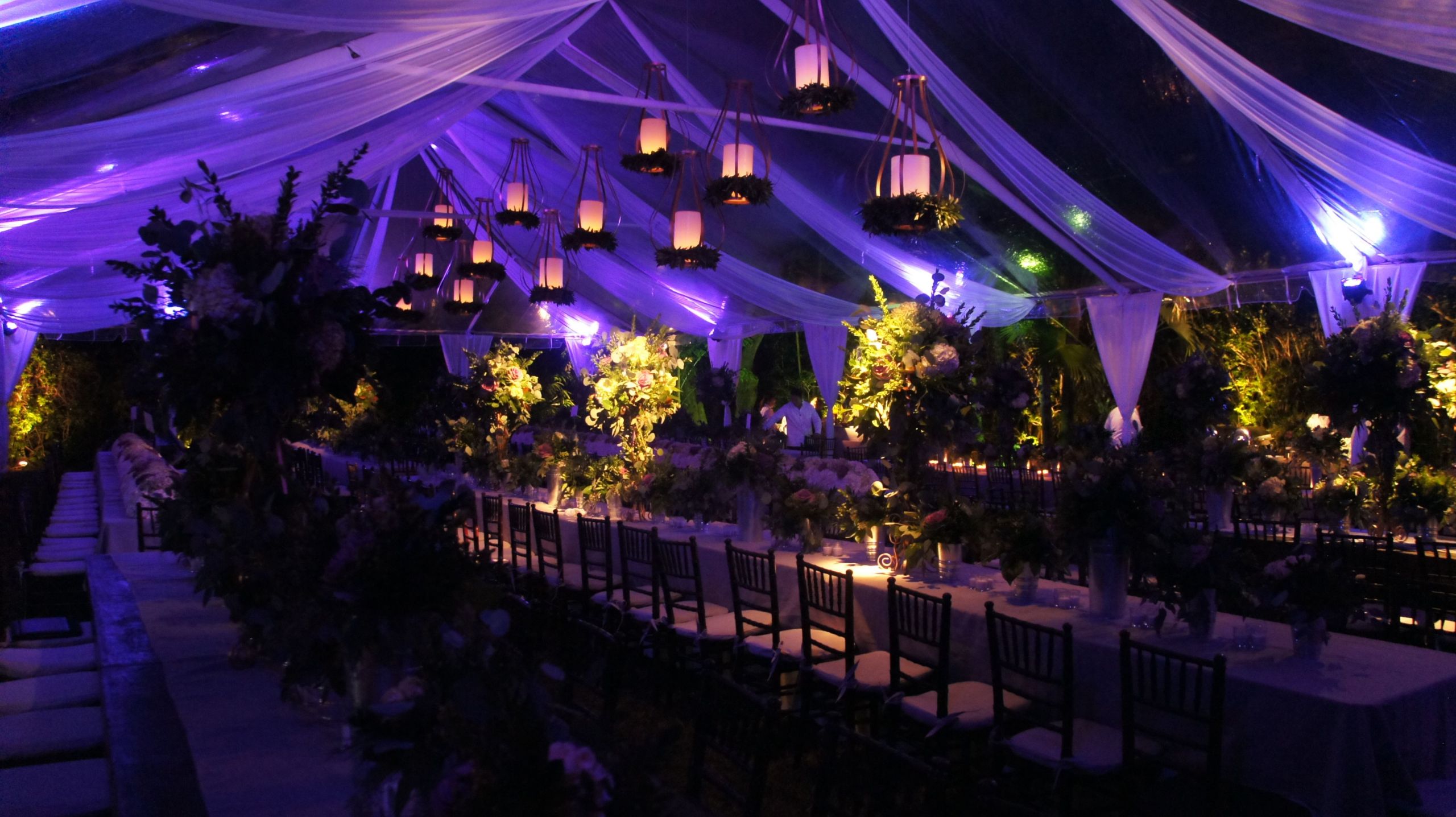 Wedding Tent Lighting DIY
 Great uplighting and décor under this weddingtent