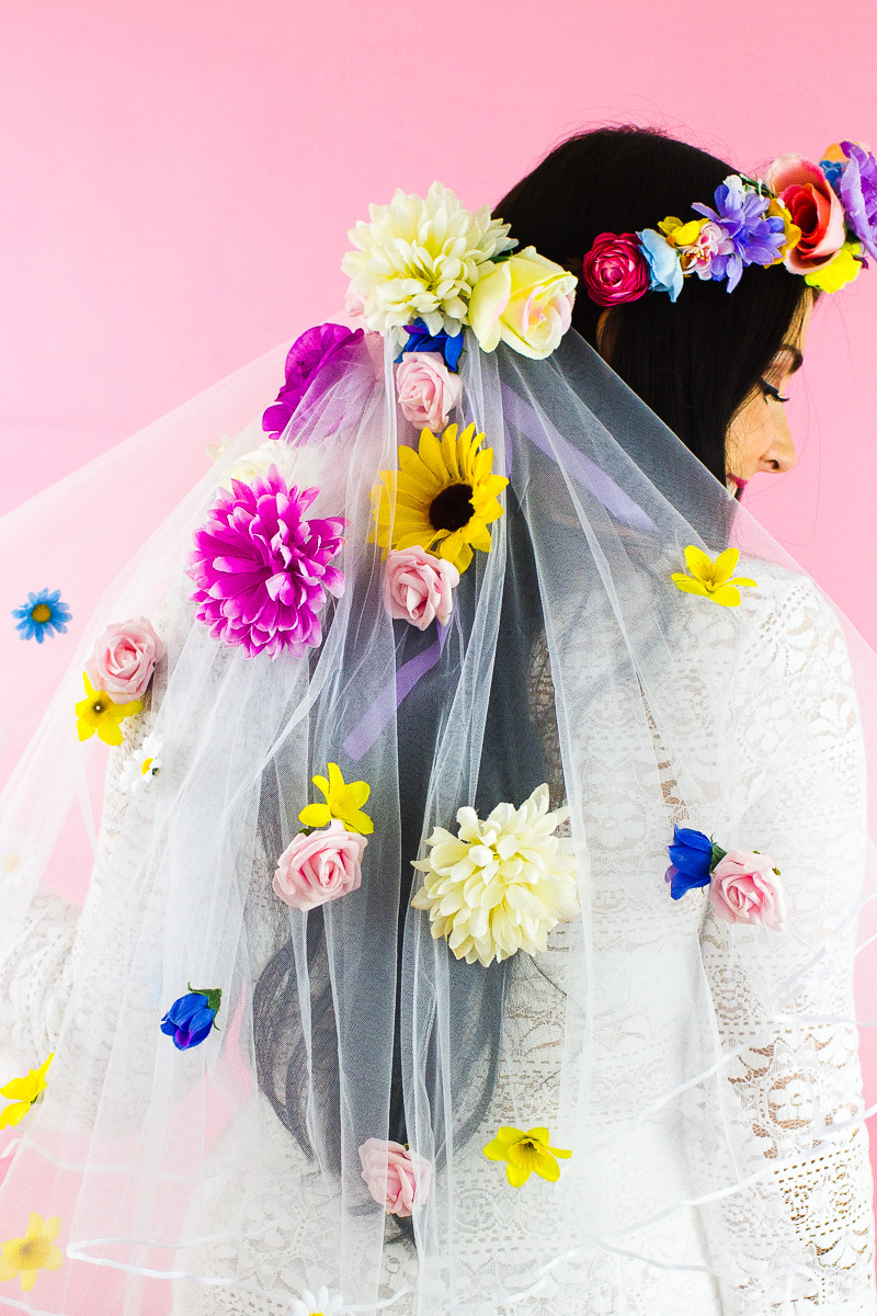 Wedding Veil DIY
 HOW TO MAKE YOUR OWN FLORAL VEIL