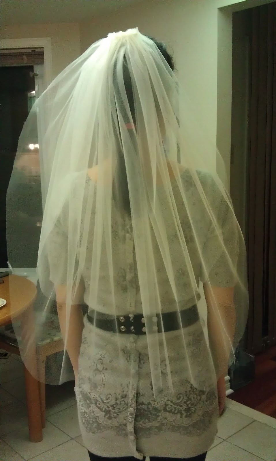 Wedding Veil DIY
 SugarRockCatwalk DIY Basic Wedding Veil Under $10