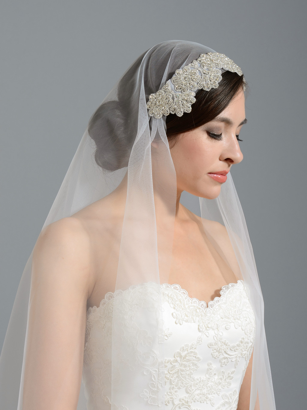 Wedding Veils Pics
 Ivory elbow wedding veil with rhinestone applique V048