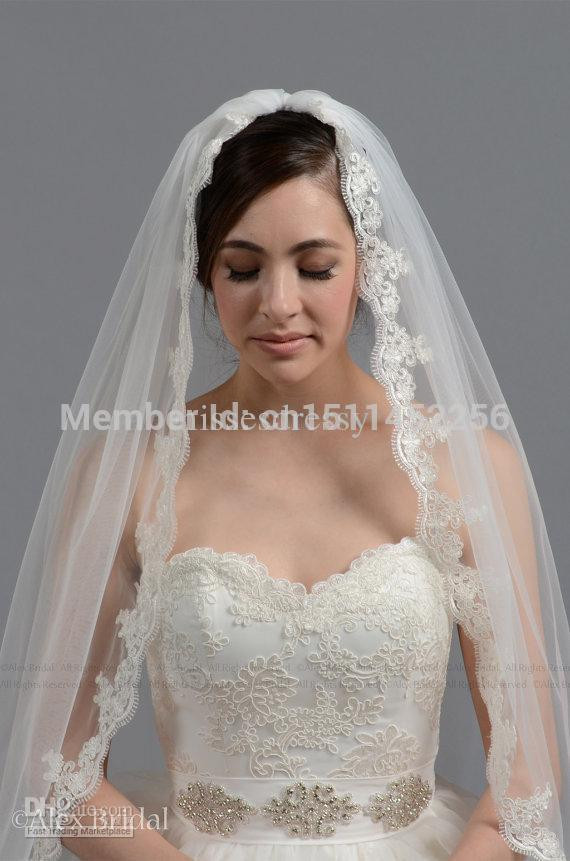 Wedding Veils With Lace Trim
 Charming Transparent Tulle Alencon Lace Fingertip Length