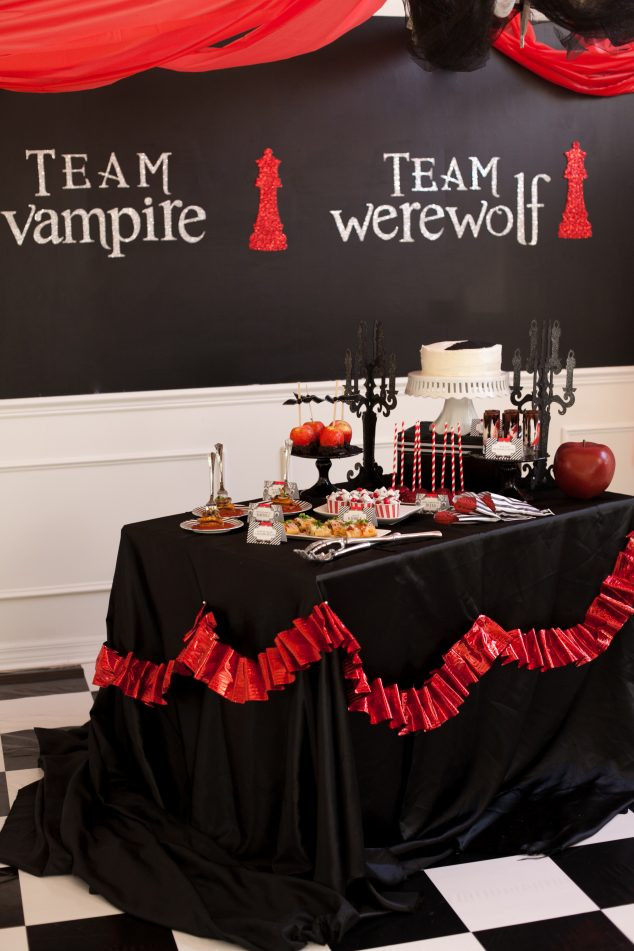 What Time Does Mickey's Halloween Party Start
 Vampires vs Werewolves a Twilight Halloween Party