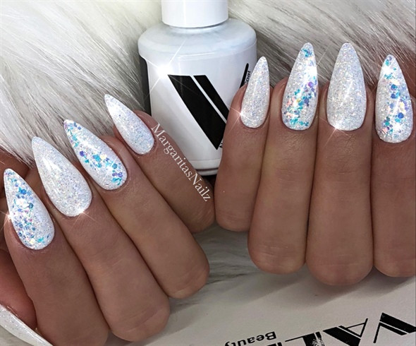 White And Silver Glitter Nails
 White Acrylic Nails With Silver Glitter