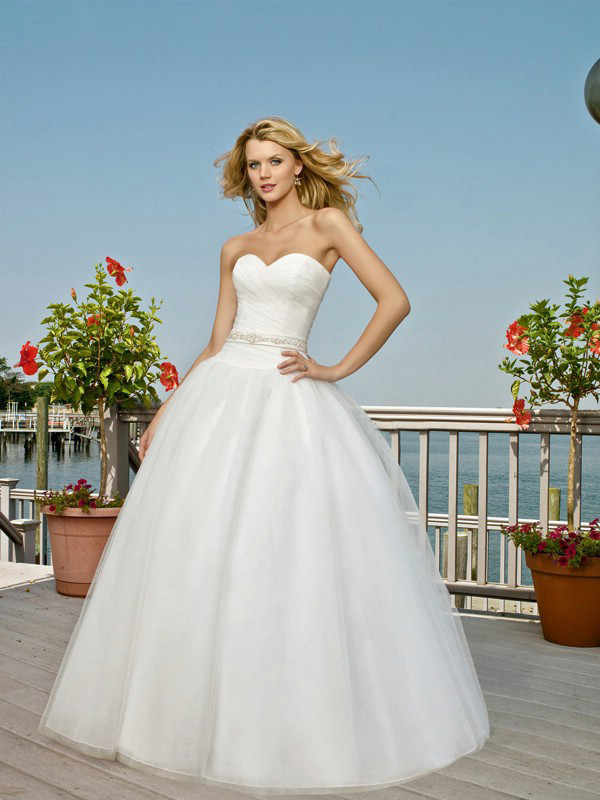 White Ball Gown Wedding Dresses
 11 Timeless Wedding Gowns That Will Never Go Out of Style