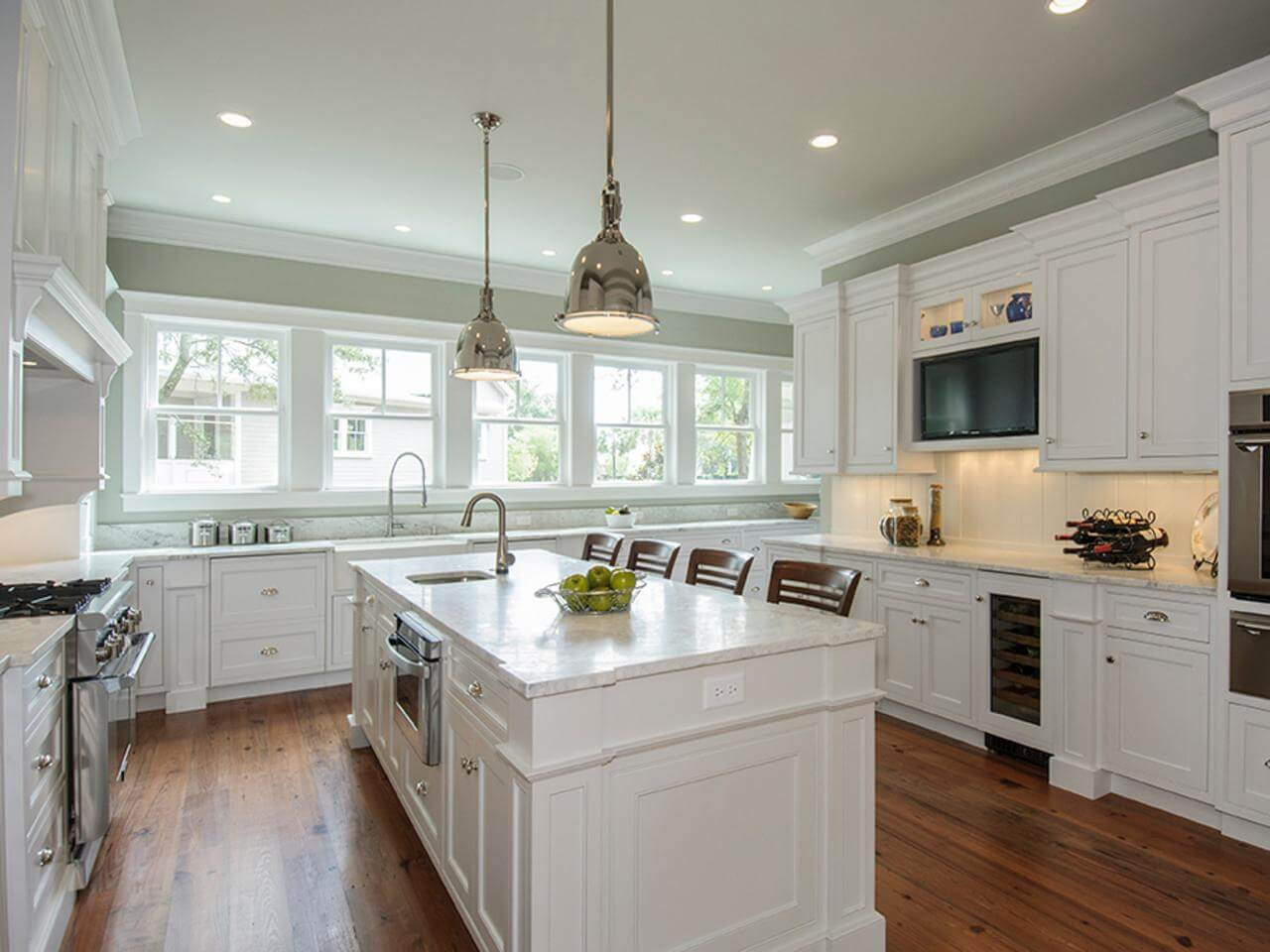 White Cabinet Kitchen Ideas
 White Traditional Kitchen Cabinets TheyDesign