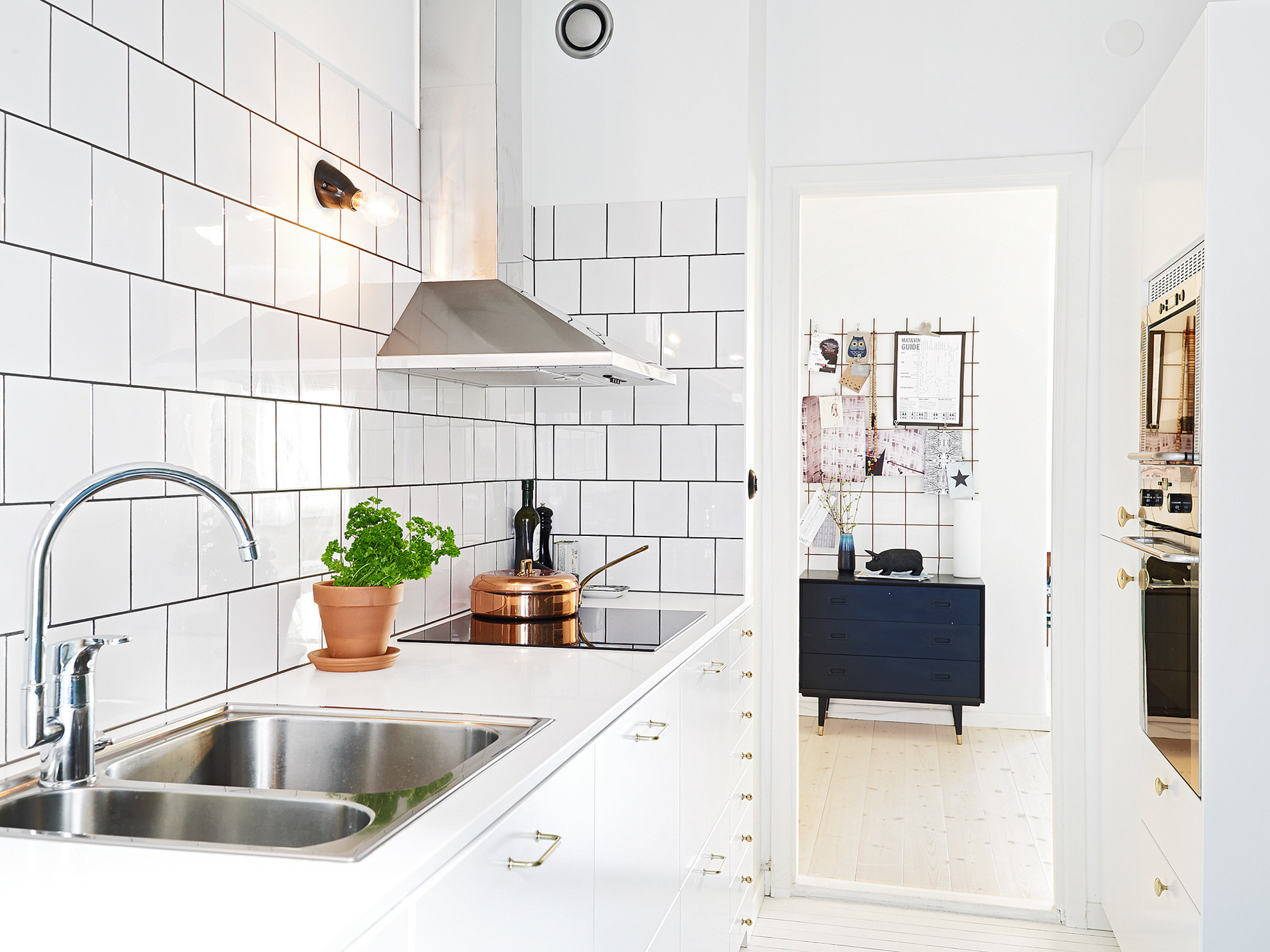 White Kitchen Subway Tiles
 Kitchen Subway Tiles Are Back In Style – 50 Inspiring Designs