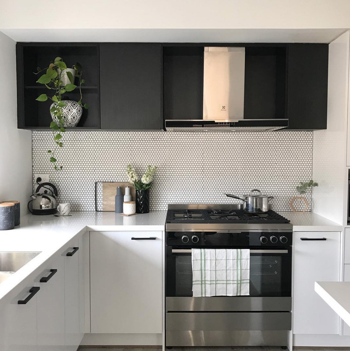 White Tile Kitchen
 11 types of white kitchen splashback tiles Best white