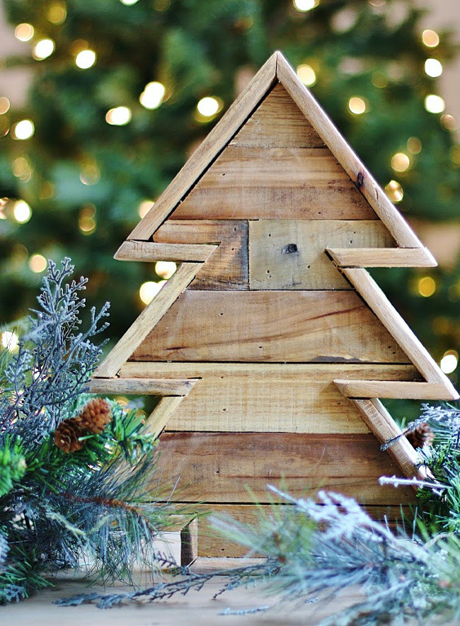 Wood Christmas Tree DIY
 DIY Wooden Christmas Tree From Recycled Pallets