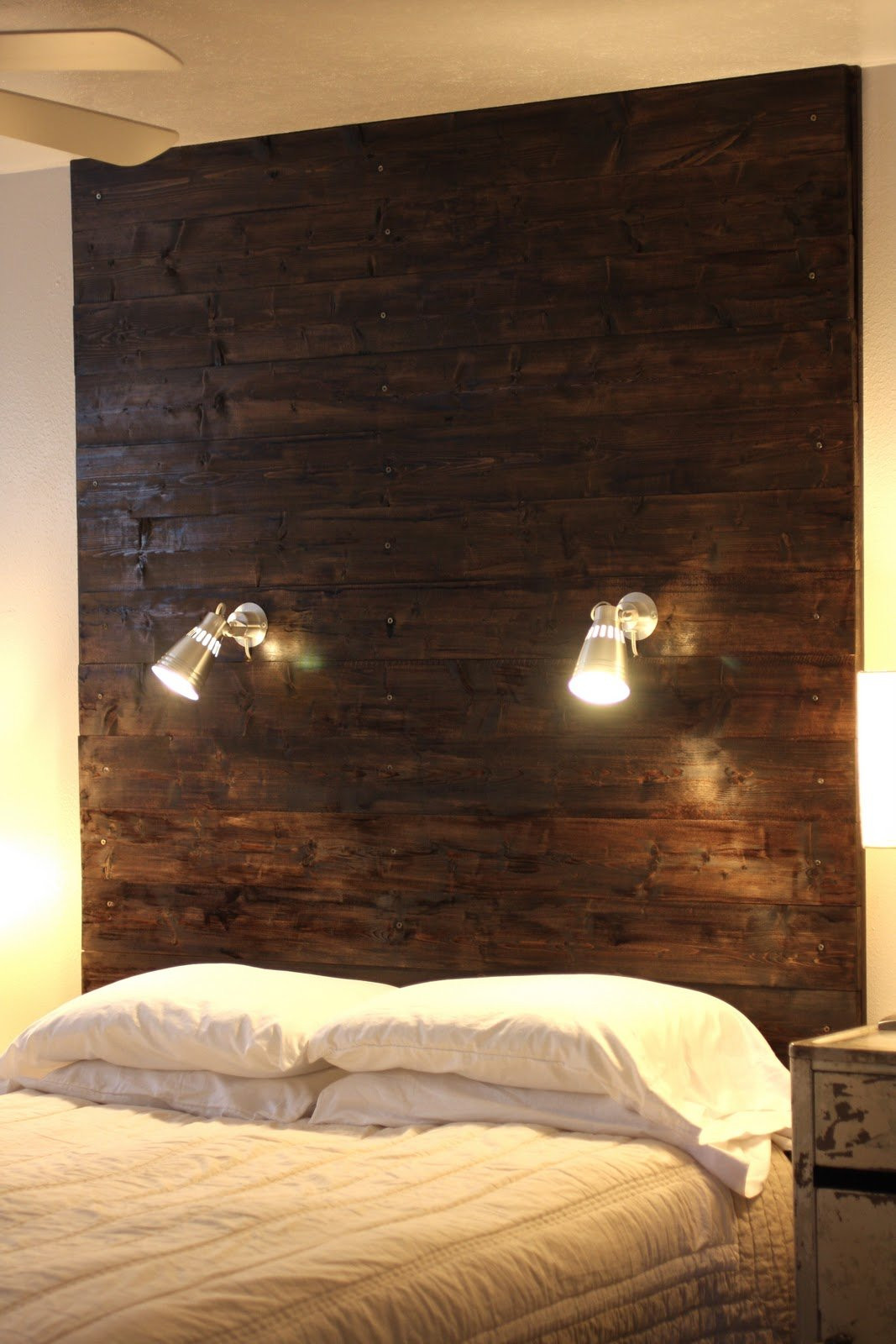 Wood DIY Headboard
 17 Cool DIY Headboard Ideas to Upgrade Your Bedroom