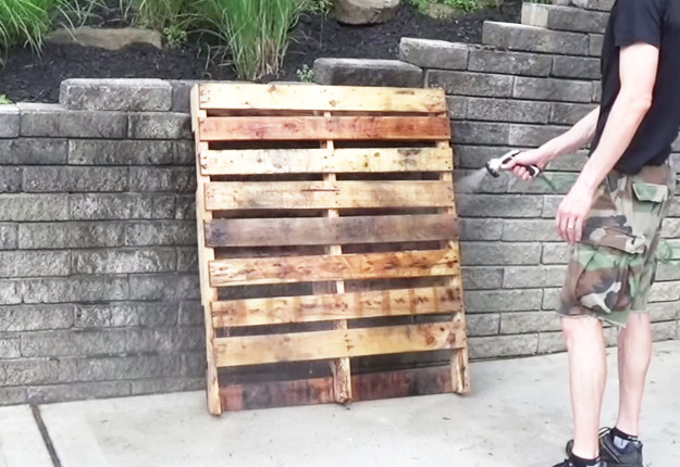 Wood Pallet Wine Rack DIY
 DIY Wood Pallet Wine Rack