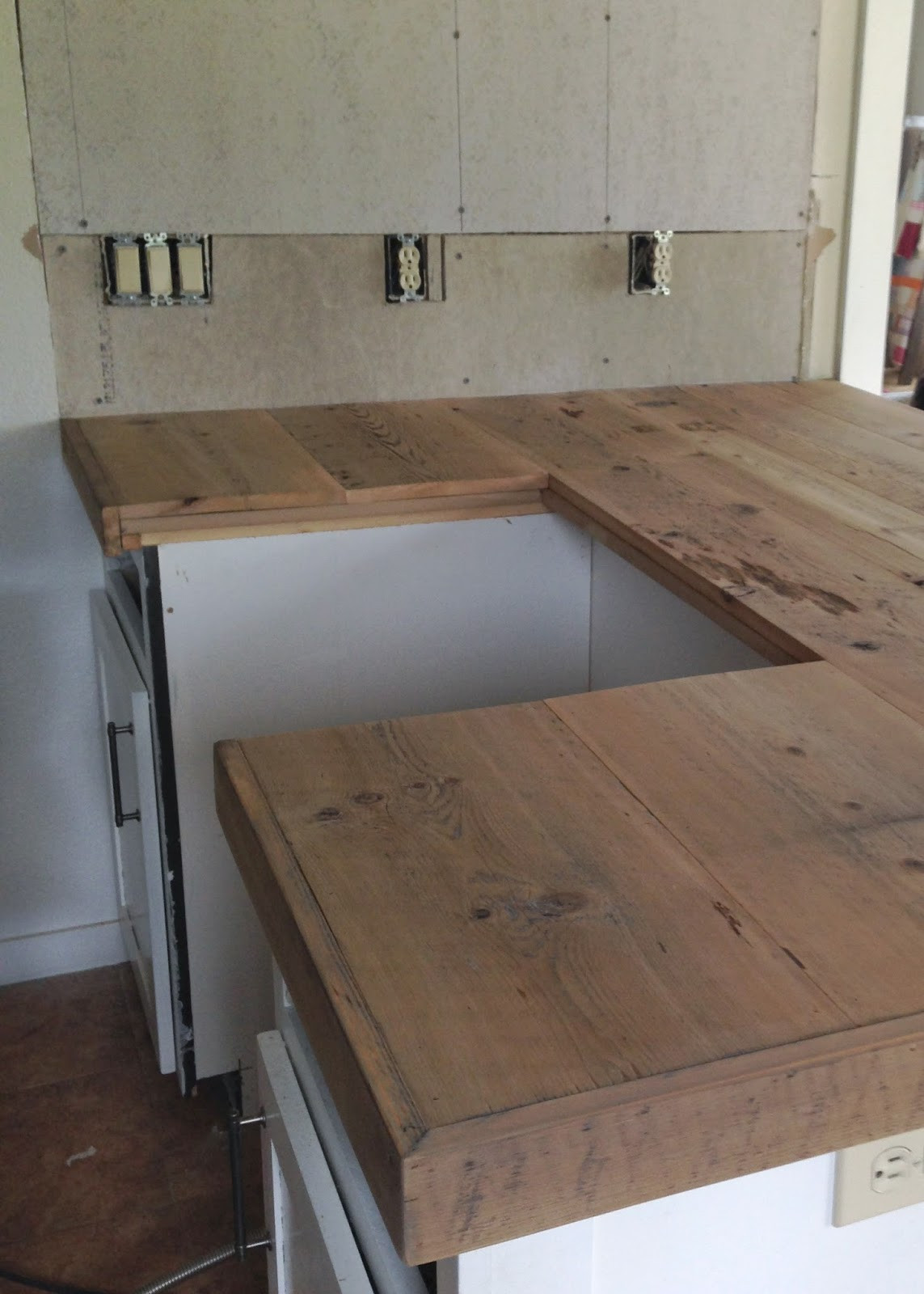 Wood Plank Countertops DIY
 DIY Reclaimed Wood Countertop