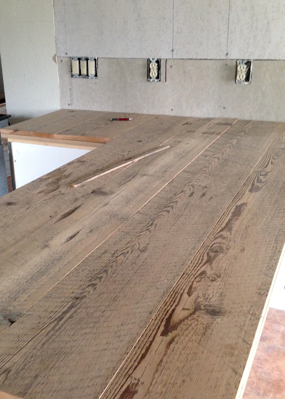 Wood Plank Countertops DIY
 DIY Reclaimed Wood Countertop