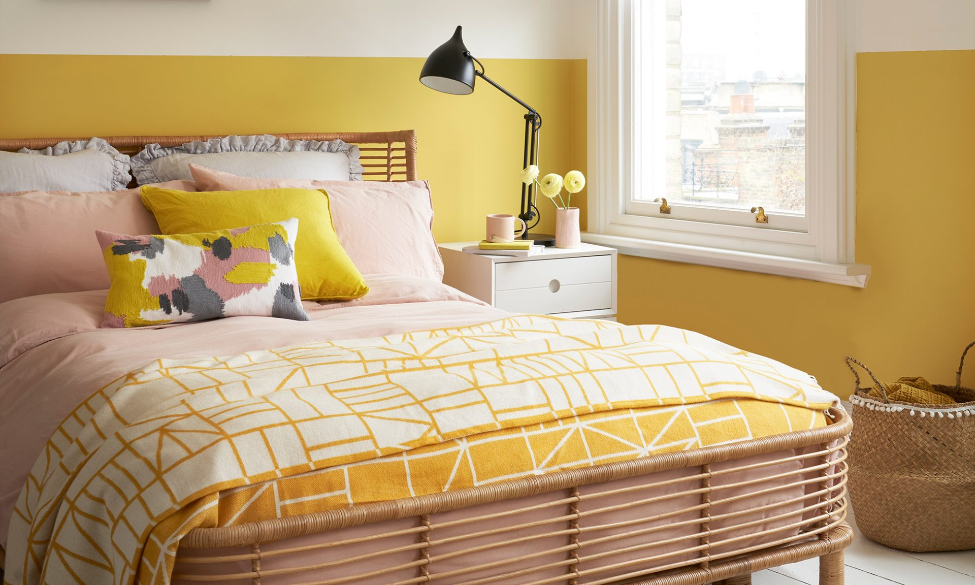 Yellow Walls Bedroom
 Yellow bedroom ideas for sunny mornings and sweet dreams