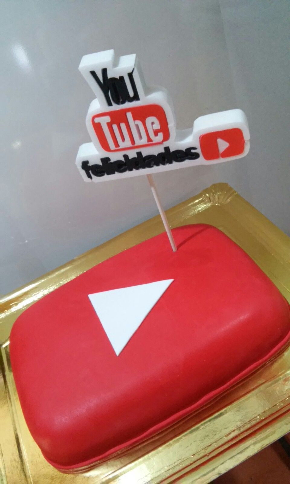 Youtube Birthday Cake
 Youtuber cake
