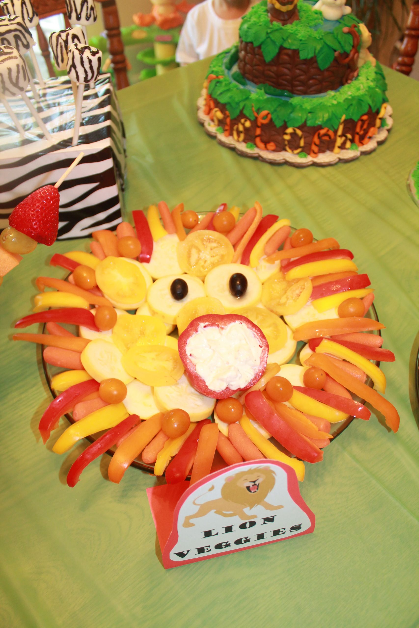 Zoo Birthday Party Food Ideas
 Lion veggie tray and other fabulous ideas for a zoo themed