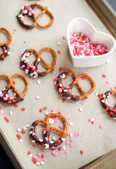 Chocolate Covered Pretzels For Valentine Day
 Leanne bakes Chocolate Covered Pretzels for Valentine s Day