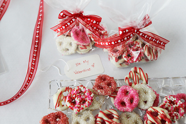 Chocolate Covered Pretzels For Valentine Day
 Valentine’s Day Chocolate Covered Pretzels