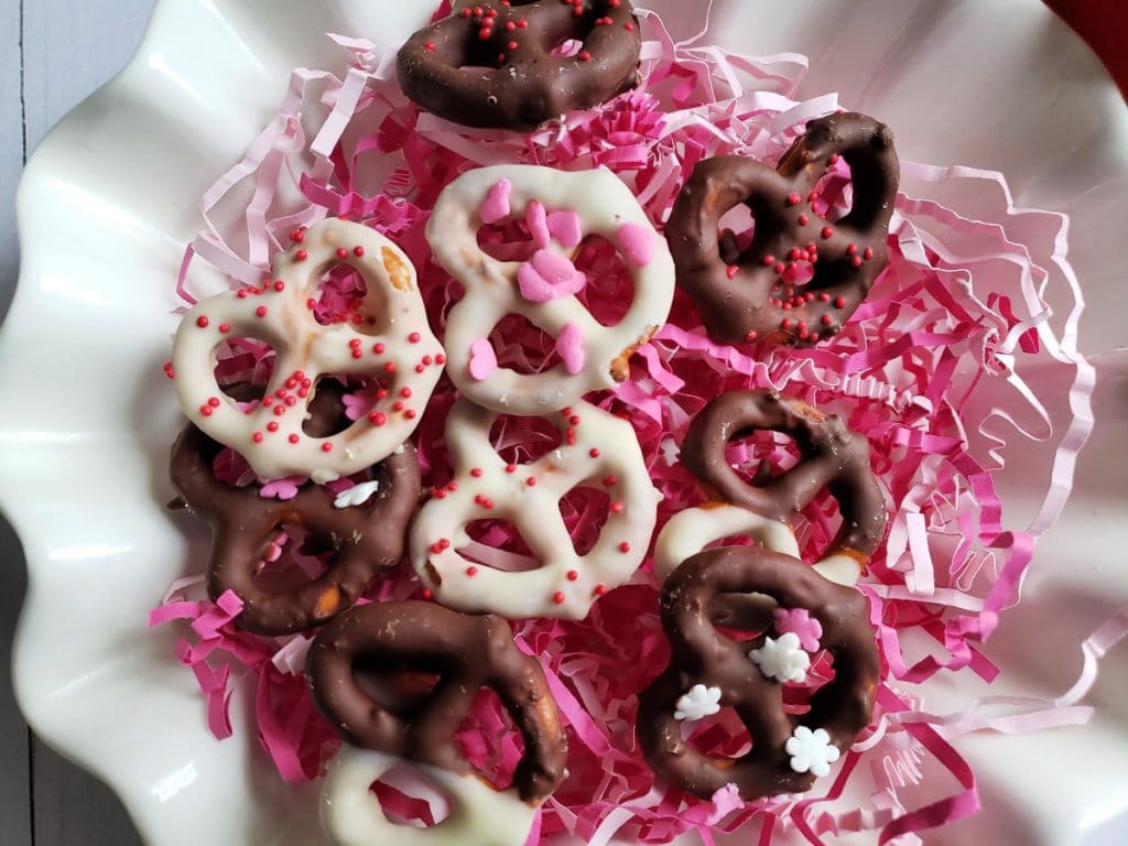 Chocolate Covered Pretzels For Valentines Day
 Delicious Chocolate Dipped Pretzels for Valentine s Day