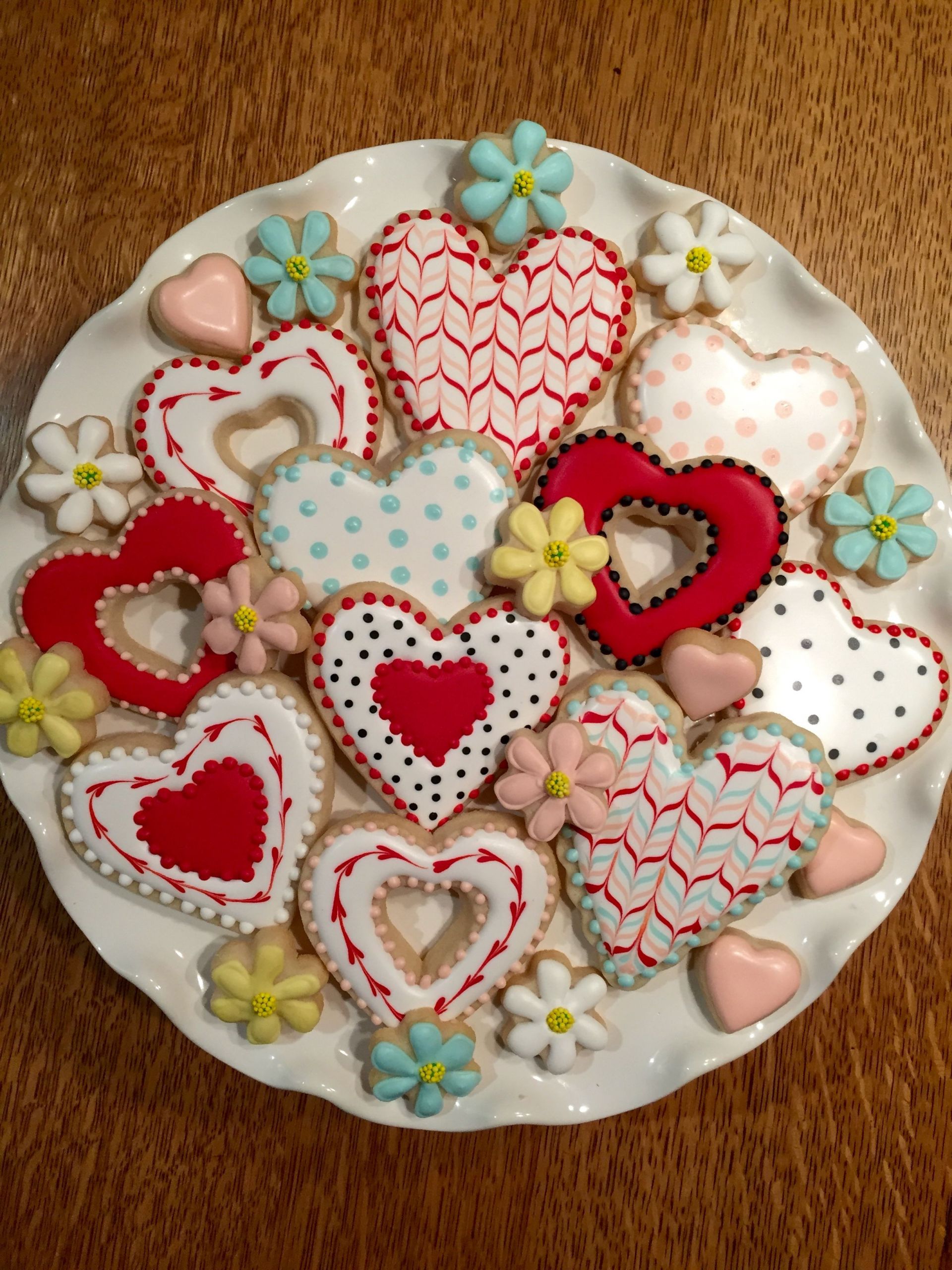 Decorating Valentine Sugar Cookies
 Valentine s Day ️