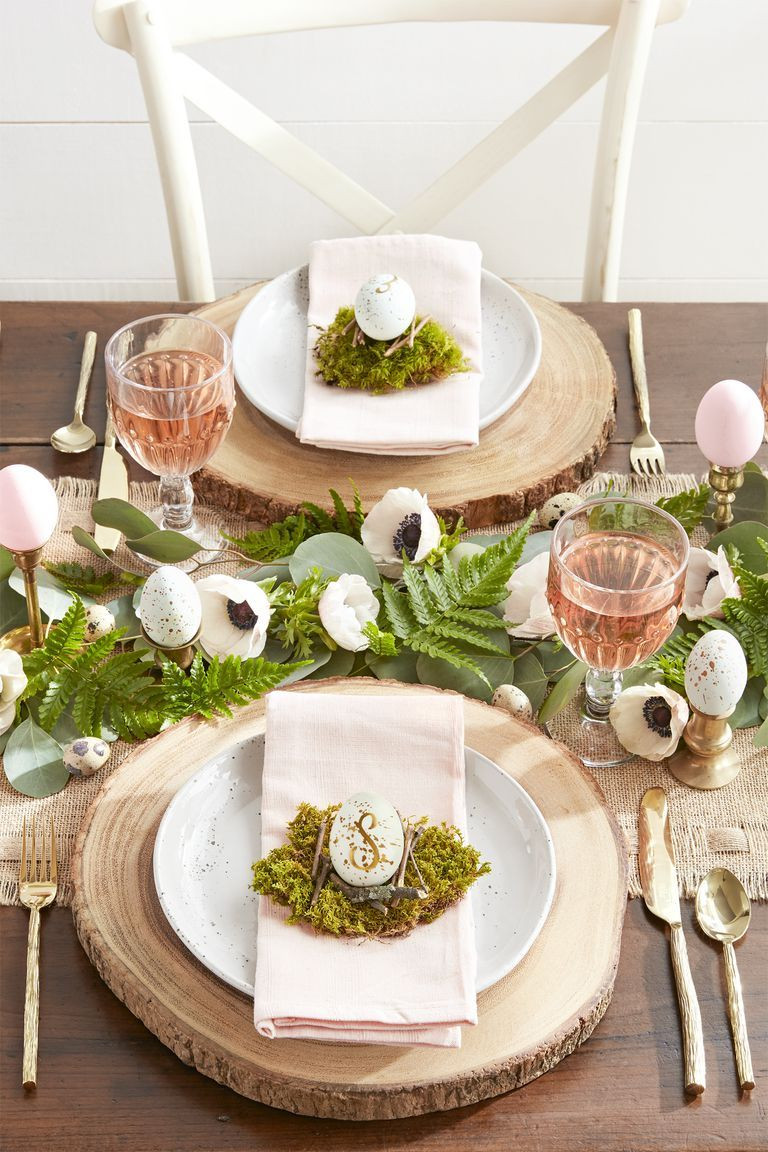 Easter Dinner Table Settings
 Easy Easter Table Decor Ideas and Wow Worthy Centerpieces