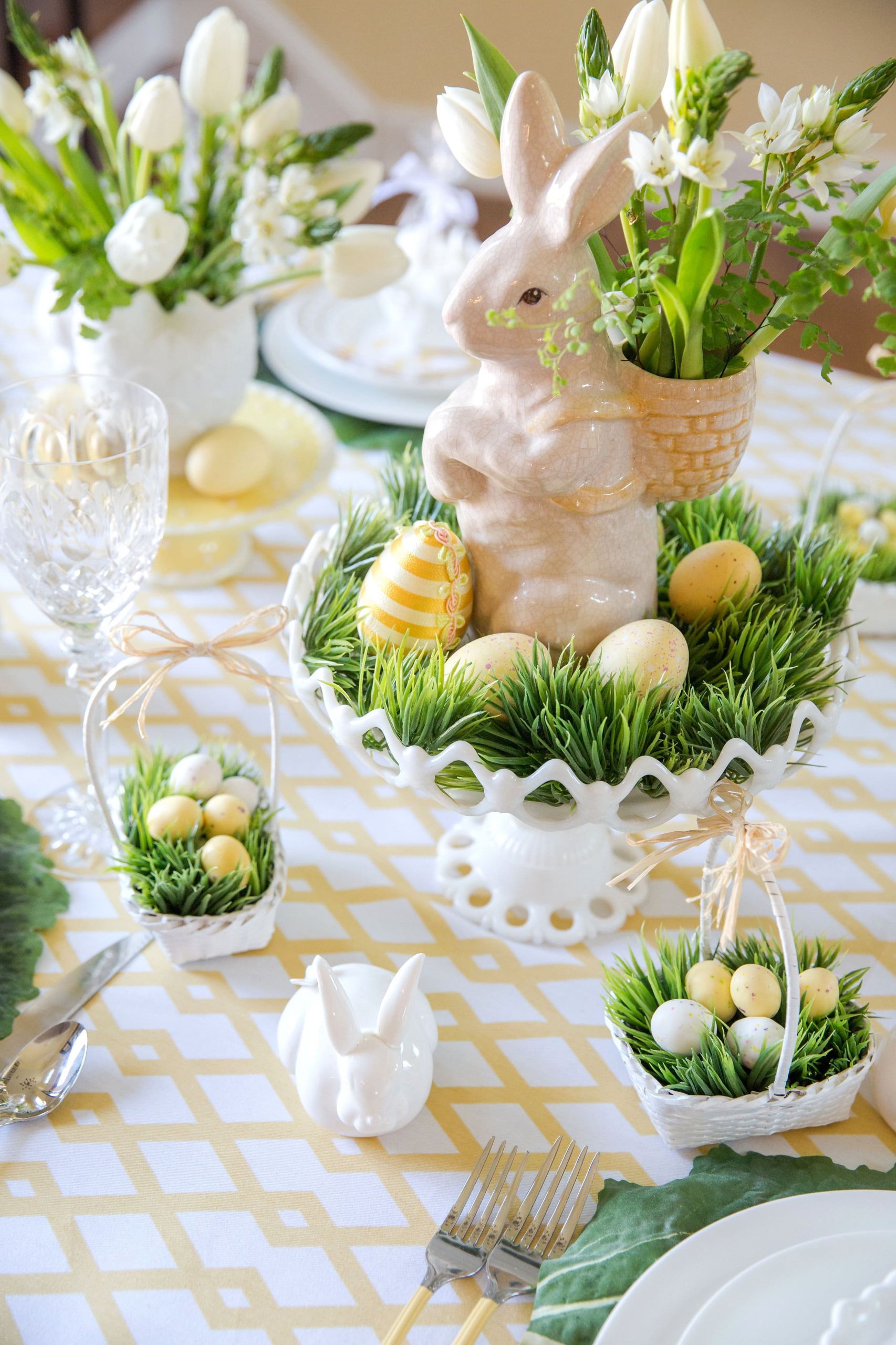Easter Dinner Table Settings
 Easter Table Decorations & Place Setting Ideas