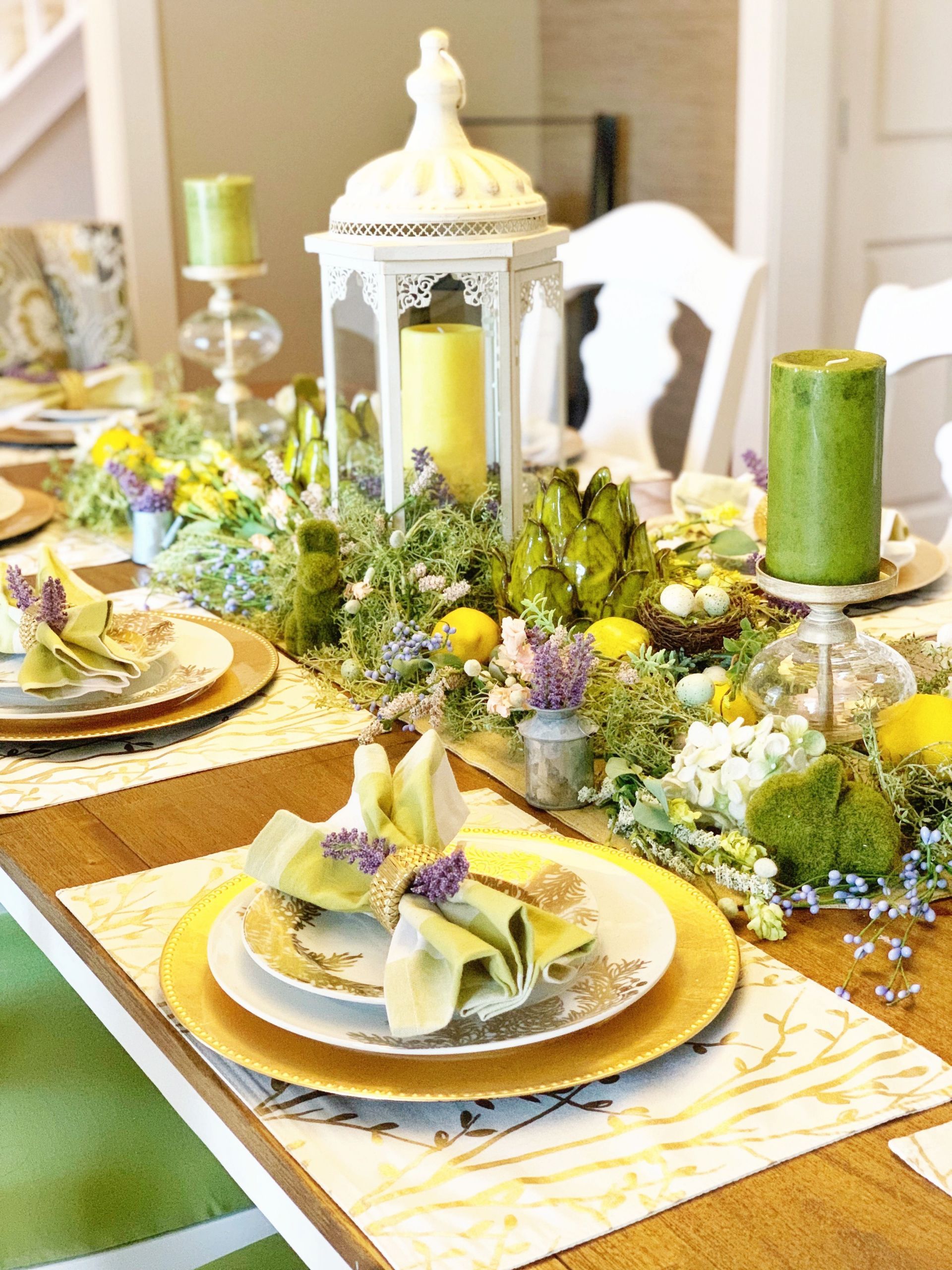 Easter Dinner Table Settings
 April spring decorations dining room table setting and
