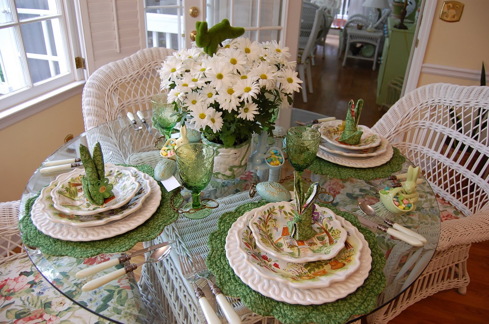 Easter Dinner Table Settings
 Easter Table Setting Tablescape with Floral Centerpiece