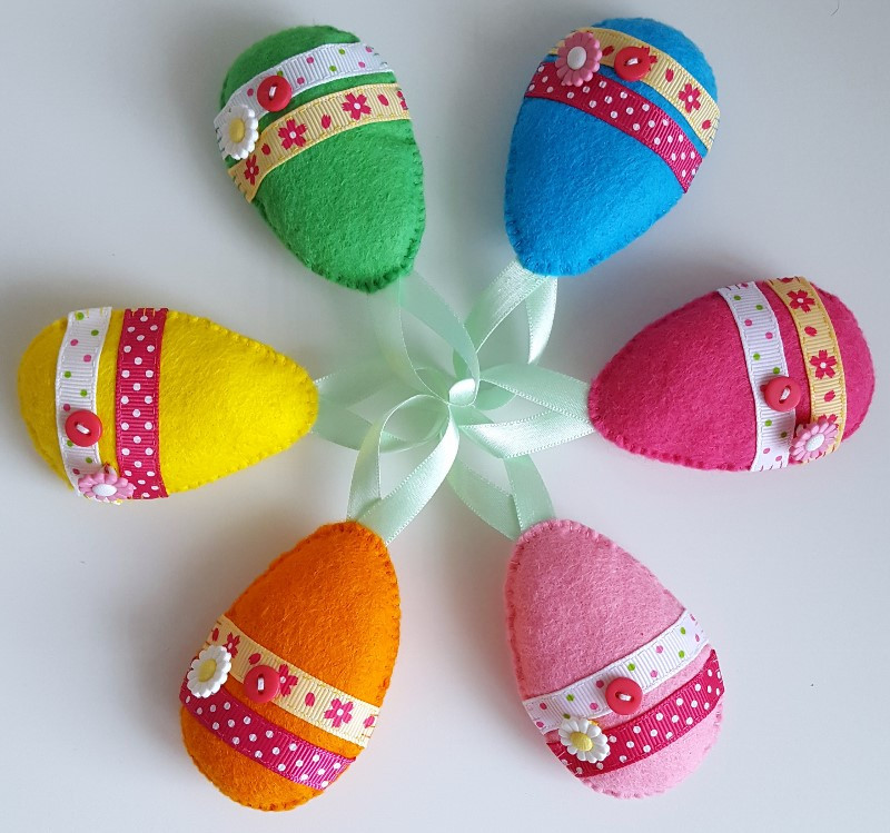 Easter Egg Craft
 A Playful Stitch Felt Easter Eggs