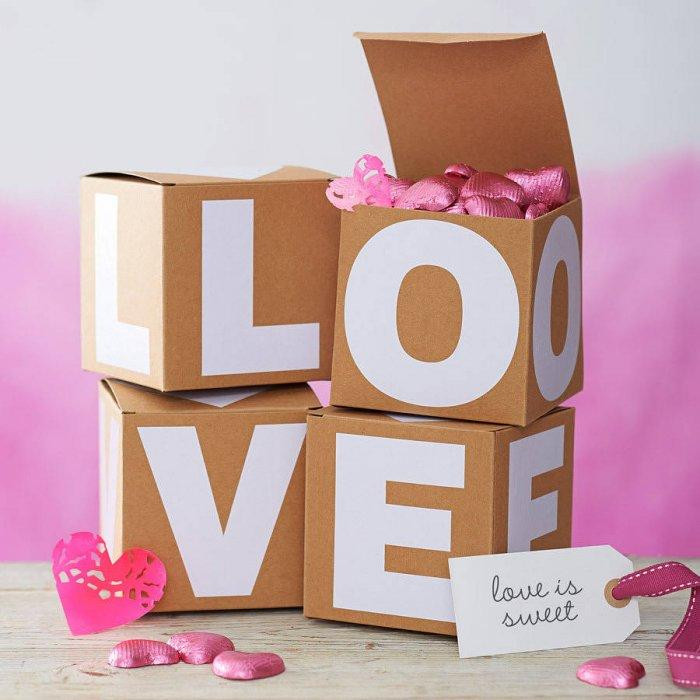 Valentine Gift Box Ideas
 10 Beautiful Valentine’s Day Gift Ideas and Decorations