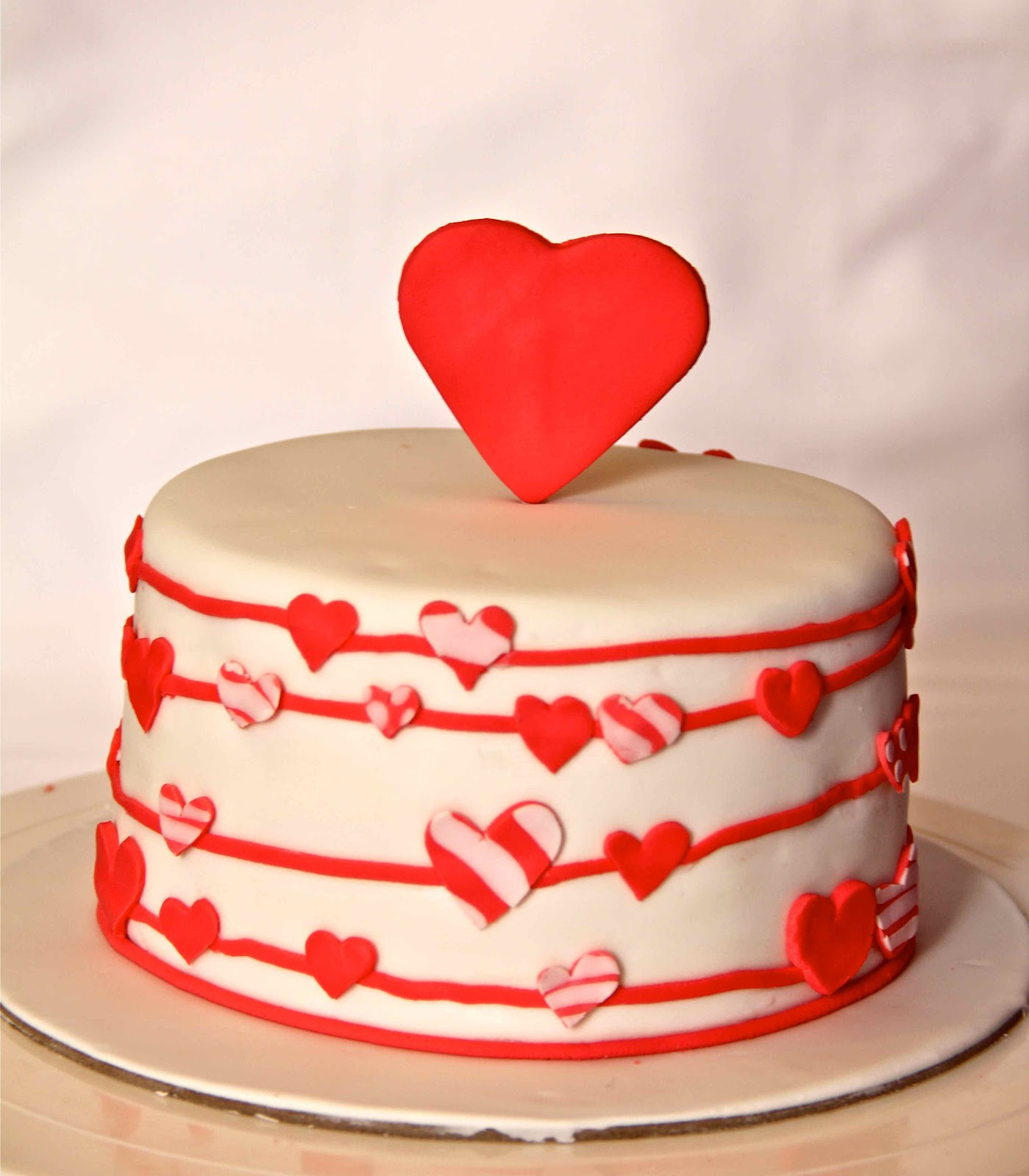Valentines Day Cake Ideas
 BAKE YOUR HEART WITH THESE LOVELY VALENTINE CAKE
