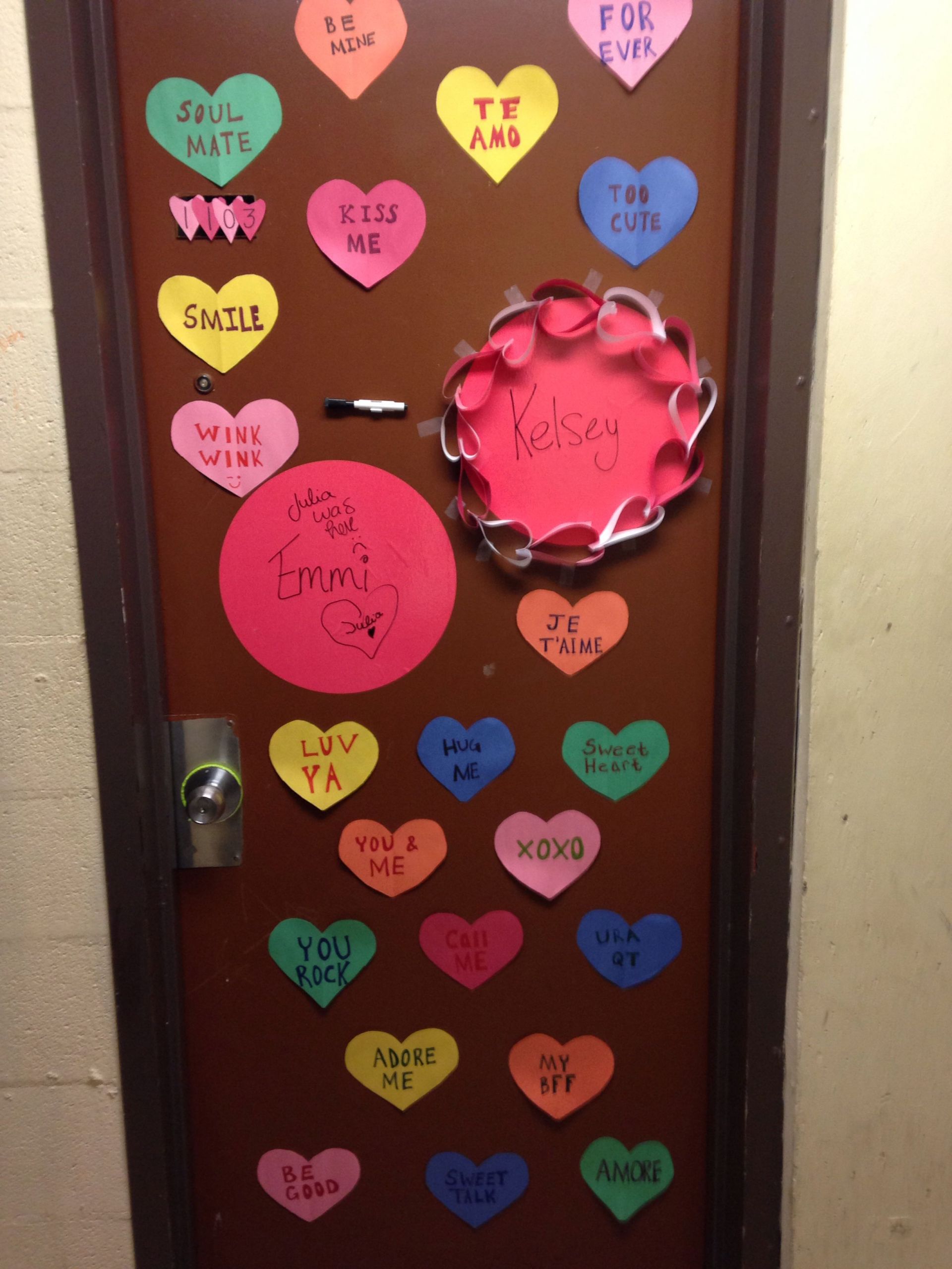 Valentines Day Door Ideas
 DIY Valentines Day Dorm Door Candy Hearts