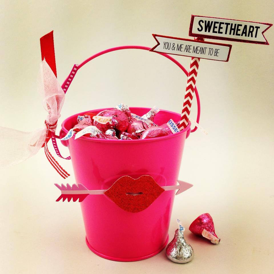 Valentines Day Online Gifts
 DIY Valentine s Day Bucket Gift Idea