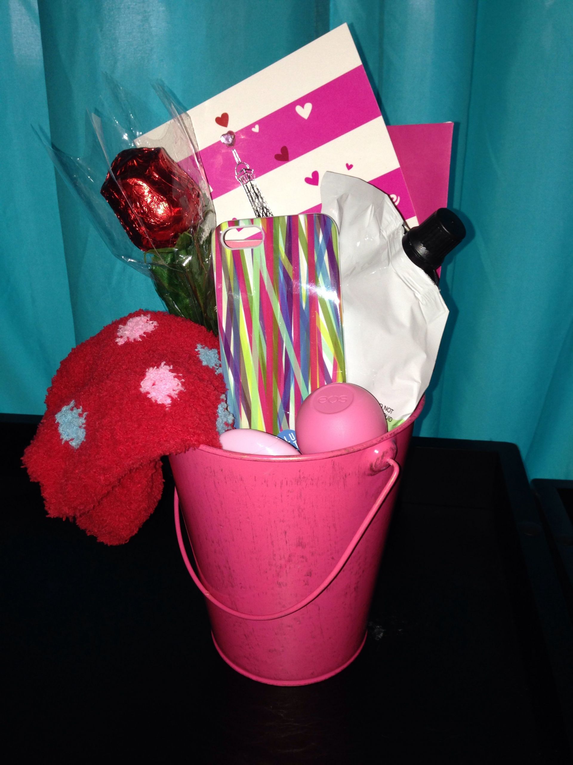 Valentines Gift Ideas For Young Daughter
 Valentines day basket for a teenage girl